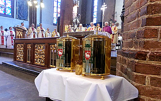 Wielki Czwartek. Oglądaj transmisję wideo Mszy Krzyżma z konkatedry św. Jakuba w Olsztynie